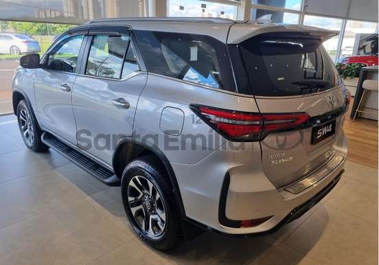 TOYOTA-HILUX SW4-2026