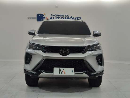TOYOTA-HILUX SW4-2023
