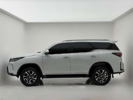 TOYOTA-HILUX SW4-2025