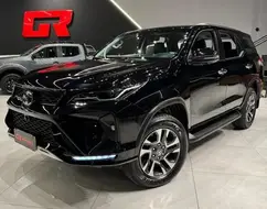 TOYOTA HILUX SW4 2.8 D-4D TURBO DIESEL SRX PLATINUM 7L 4X4 AUTOMÁTICO TOYOTA HILUX SW4 2.8 D-4D TURBO DIESEL SRX PLATINUM 7L 4X4 AUTOMÁTICO