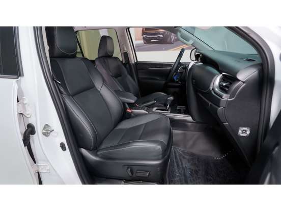 TOYOTA-HILUX SW4-2.8 D-4D TURBO DIESEL SRX PLATINUM 7L 4X4 AUTOMÁTICO TOYOTA-HILUX SW4-2024