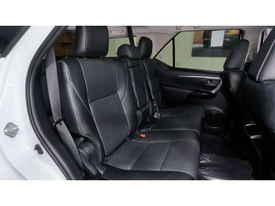 TOYOTA-HILUX SW4-2.8 D-4D TURBO DIESEL SRX PLATINUM 7L 4X4 AUTOMÁTICO TOYOTA-HILUX SW4-2024