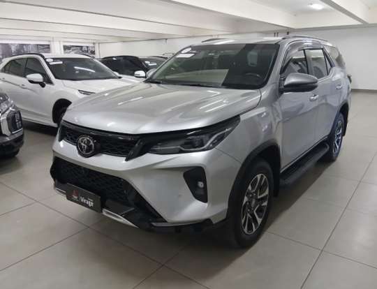 TOYOTA-HILUX SW4-2024