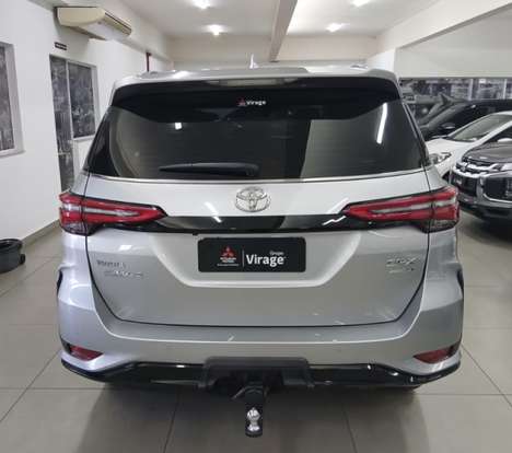 TOYOTA-HILUX SW4-2024