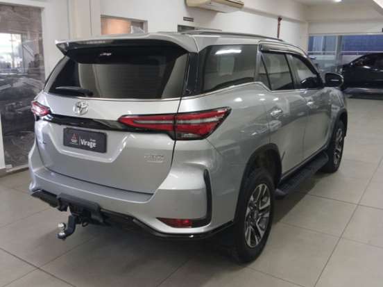 TOYOTA-HILUX SW4-2024