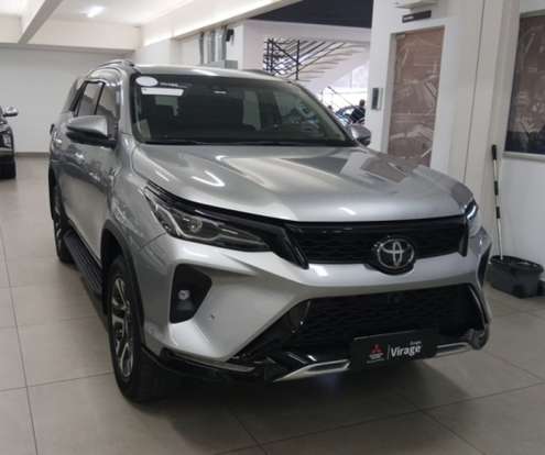 TOYOTA-HILUX SW4-2024