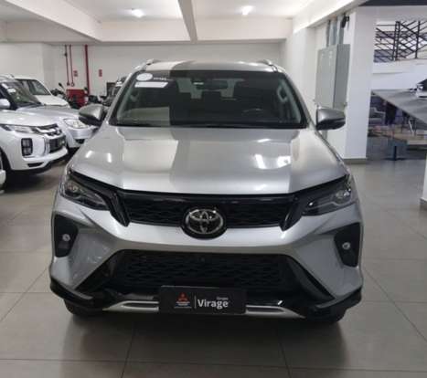TOYOTA-HILUX SW4-2024