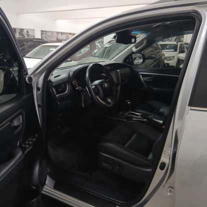 TOYOTA-HILUX SW4-2024
