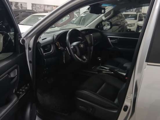 TOYOTA-HILUX SW4-2.8 D-4D TURBO DIESEL SRX PLATINUM 7L 4X4 AUTOMÁTICO TOYOTA-HILUX SW4-2024