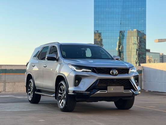 TOYOTA-HILUX SW4-2024