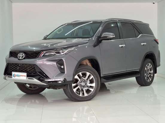 TOYOTA-HILUX SW4-2024