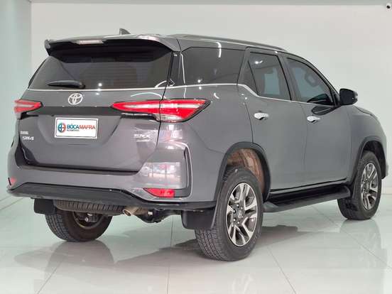 TOYOTA-HILUX SW4-2.8 D-4D TURBO DIESEL SRX PLATINUM 7L 4X4 AUTOMÁTICO TOYOTA-HILUX SW4-2024
