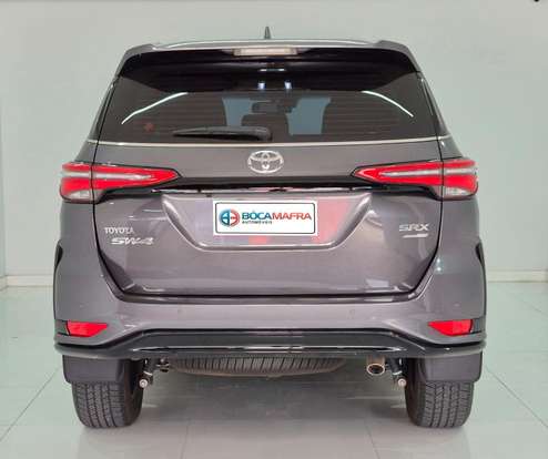 TOYOTA-HILUX SW4-2024