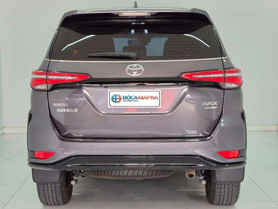 TOYOTA-HILUX SW4-2.8 D-4D TURBO DIESEL SRX PLATINUM 7L 4X4 AUTOMÁTICO TOYOTA-HILUX SW4-2024