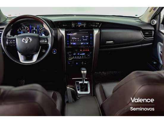 TOYOTA-HILUX SW4-2019