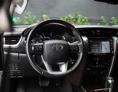 TOYOTA HILUX SW4 2.8 SRX 4X4 7 LUGARES 16V TURBO INTERCOOLER DIESEL 4P AUTOMÁTICO TOYOTA HILUX SW4 2.8 SRX 4X4 7 LUGARES 16V TURBO INTERCOOLER DIESEL 4P AUTOMÁTICO