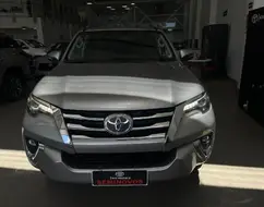 TOYOTA HILUX SW4 2.8 SRX 4X4 7 LUGARES 16V TURBO INTERCOOLER DIESEL 4P AUTOMÁTICO TOYOTA HILUX SW4 2.8 SRX 4X4 7 LUGARES 16V TURBO INTERCOOLER DIESEL 4P AUTOMÁTICO
