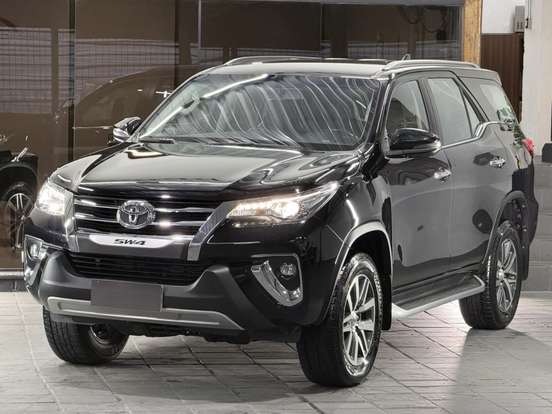 TOYOTA-HILUX SW4-2.8 SRX 4X4 7 LUGARES 16V TURBO INTERCOOLER DIESEL 4P AUTOMÁTICO TOYOTA-HILUX SW4-2020