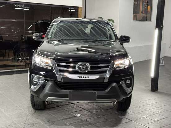 TOYOTA-HILUX SW4-2.8 SRX 4X4 7 LUGARES 16V TURBO INTERCOOLER DIESEL 4P AUTOMÁTICO TOYOTA-HILUX SW4-2020