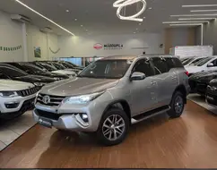 TOYOTA HILUX SW4 2.8 SRX 4X4 7 LUGARES 16V TURBO INTERCOOLER DIESEL 4P AUTOMÁTICO TOYOTA HILUX SW4 2.8 SRX 4X4 7 LUGARES 16V TURBO INTERCOOLER DIESEL 4P AUTOMÁTICO