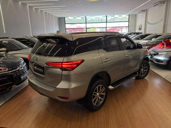 TOYOTA-HILUX SW4-2019