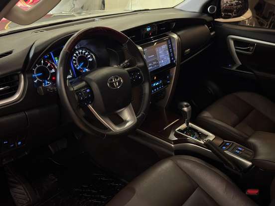 TOYOTA-HILUX SW4-2019