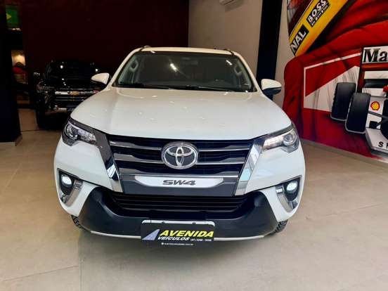 TOYOTA-HILUX SW4-2.8 SRX 4X4 7 LUGARES 16V TURBO INTERCOOLER DIESEL 4P AUTOMÁTICO TOYOTA-HILUX SW4-2019