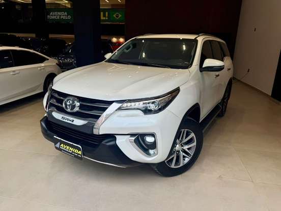 TOYOTA-HILUX SW4-2.8 SRX 4X4 7 LUGARES 16V TURBO INTERCOOLER DIESEL 4P AUTOMÁTICO TOYOTA-HILUX SW4-2019