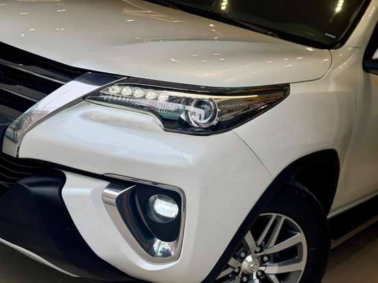 TOYOTA-HILUX SW4-2.8 SRX 4X4 7 LUGARES 16V TURBO INTERCOOLER DIESEL 4P AUTOMÁTICO TOYOTA-HILUX SW4-2019