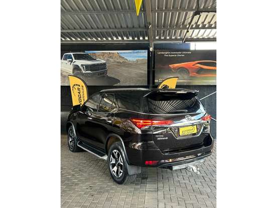TOYOTA-HILUX SW4-2.8 SRX DIAMOND 4X4 7 LUGARES 16V TURBO INTERCOOLER DIESEL 4P AUTOMÁTICO TOYOTA-HILUX SW4-2018