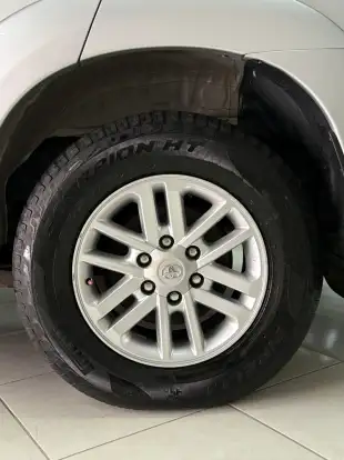 TOYOTA-HILUX SW4-2015