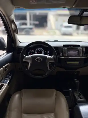 TOYOTA-HILUX SW4-2015
