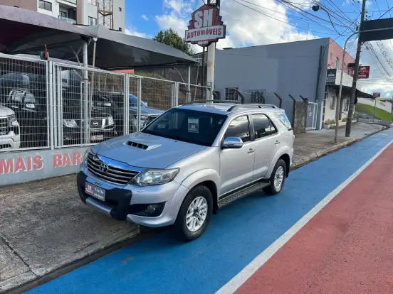 TOYOTA-HILUX SW4-2015