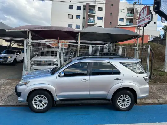 TOYOTA-HILUX SW4-3.0 SRV 4X4 16V TURBO INTERCOOLER DIESEL 4P AUTOMÁTICO TOYOTA-HILUX SW4-2015