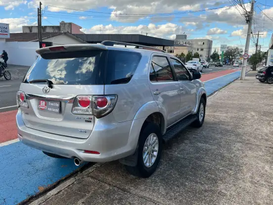 TOYOTA-HILUX SW4-2015