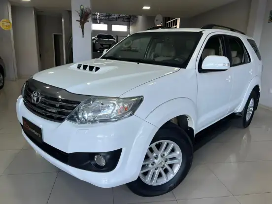 TOYOTA-HILUX SW4-3.0 SRV 4X4 7 LUGARES 16V TURBO INTERCOOLER DIESEL 4P AUTOMÁTICO TOYOTA-HILUX SW4-2013