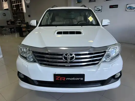 TOYOTA-HILUX SW4-3.0 SRV 4X4 7 LUGARES 16V TURBO INTERCOOLER DIESEL 4P AUTOMÁTICO TOYOTA-HILUX SW4-2013