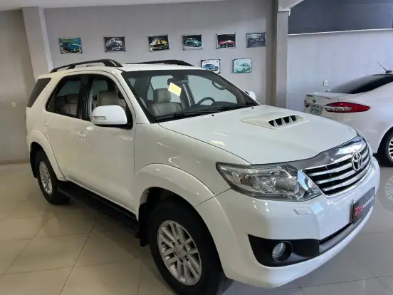 TOYOTA-HILUX SW4-2013