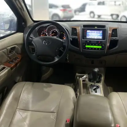TOYOTA-HILUX SW4-2010