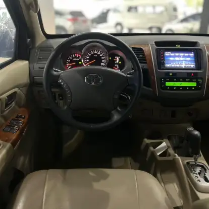 TOYOTA-HILUX SW4-2010
