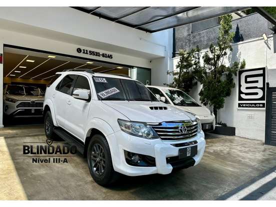 TOYOTA-HILUX SW4-3.0 SRV 4X4 16V TURBO INTERCOOLER DIESEL 4P AUTOMÁTICO TOYOTA-HILUX SW4-2015