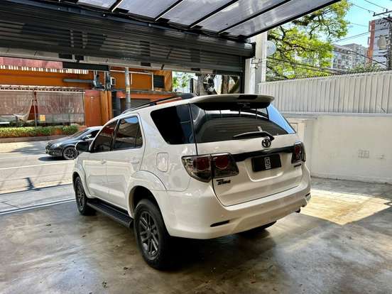 TOYOTA-HILUX SW4-3.0 SRV 4X4 16V TURBO INTERCOOLER DIESEL 4P AUTOMÁTICO TOYOTA-HILUX SW4-2015