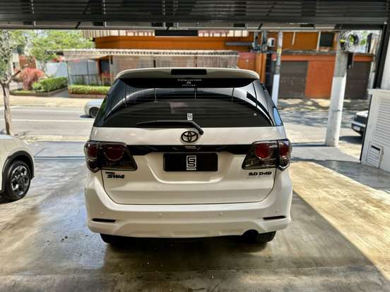 TOYOTA-HILUX SW4-2015