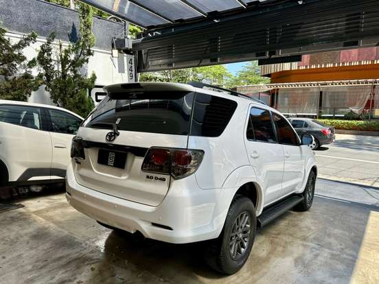 TOYOTA-HILUX SW4-3.0 SRV 4X4 16V TURBO INTERCOOLER DIESEL 4P AUTOMÁTICO TOYOTA-HILUX SW4-2015