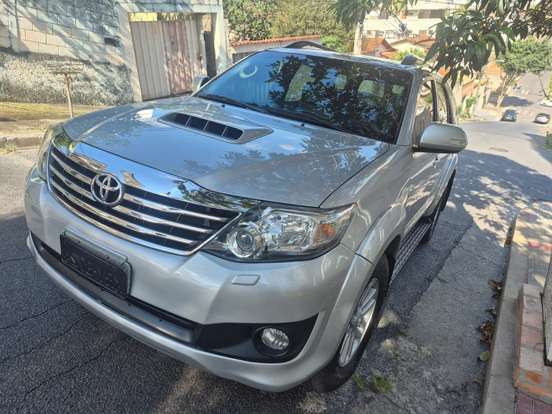 TOYOTA-HILUX SW4-3.0 SRV 4X4 16V TURBO INTERCOOLER DIESEL 4P AUTOMÁTICO TOYOTA-HILUX SW4-2014