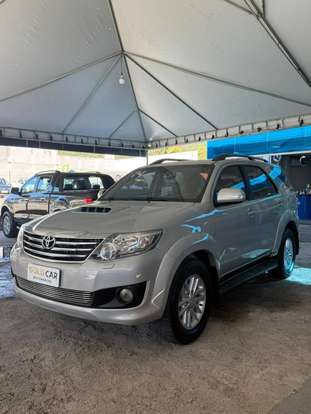 TOYOTA-HILUX SW4-2014