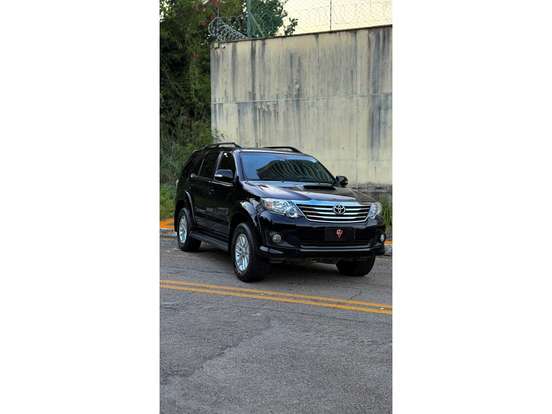 TOYOTA-HILUX SW4-2014