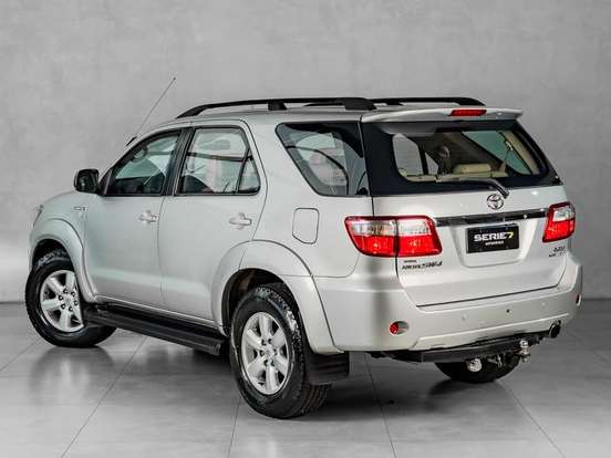 TOYOTA-HILUX SW4-2011