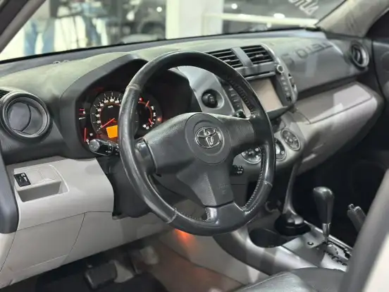TOYOTA-RAV4-2005