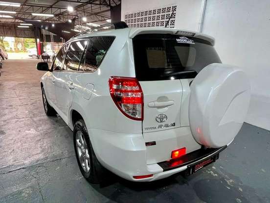 TOYOTA-RAV4-2011